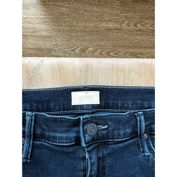 MOTHER The Weekender Fray in Chip on My Shoulder Dark Wash Size 32 Flare - Picture 4 of 11